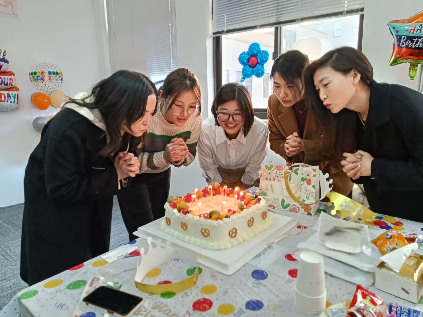 2月雷力员工生日会.jpg