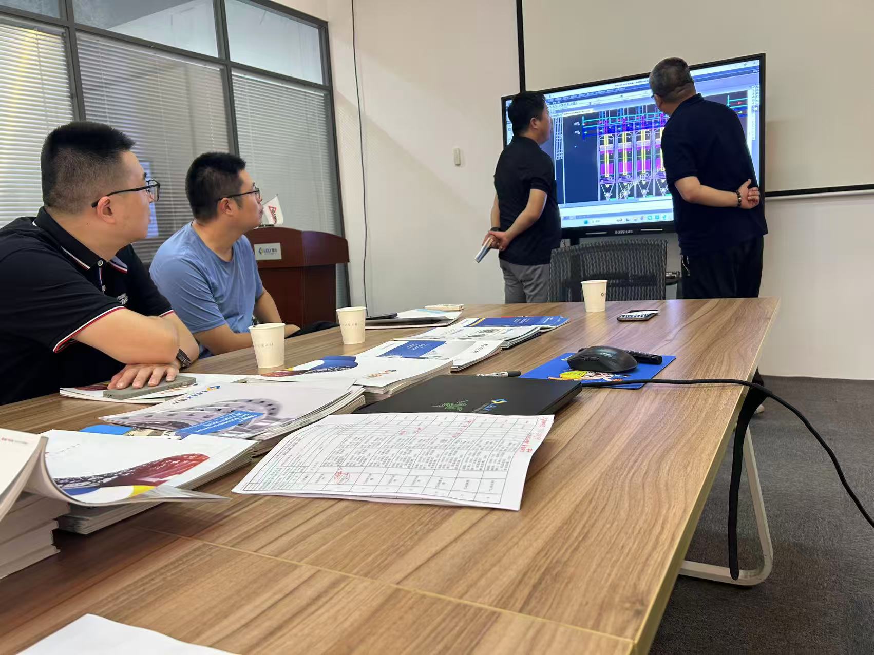 热烈欢迎上海某客户代表团一行莅临我司参观交流，共探深度合作新篇章