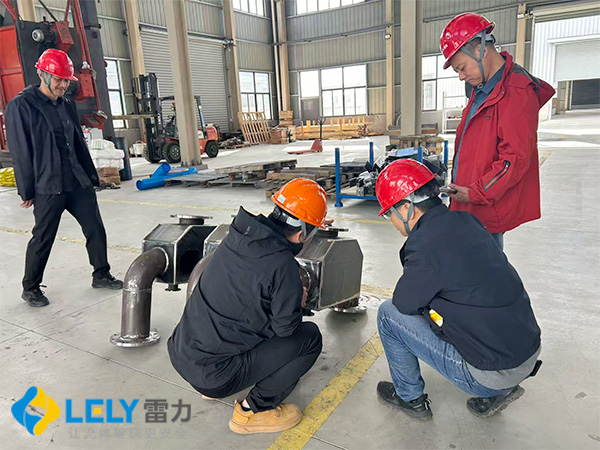 热烈欢迎某工业炉行业客户莅临雷力工厂参观交流！